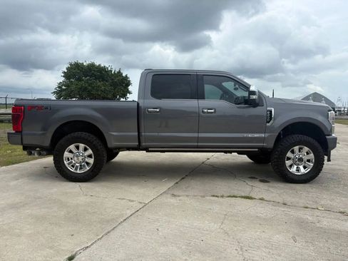 Used 2021 Ford F250 Platinum w/ FX4 Off-Road Package AWD/4WD image 2