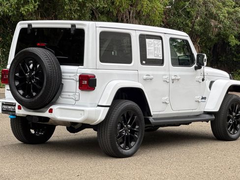 Used 2021 Jeep Wrangler Unlimited Sahara image 3