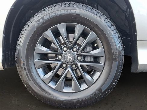 Used 2023 Lexus GX 460 Premium image 9