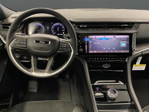 New 2026 Jeep Grand Cherokee Altitude AWD/4WD image 5