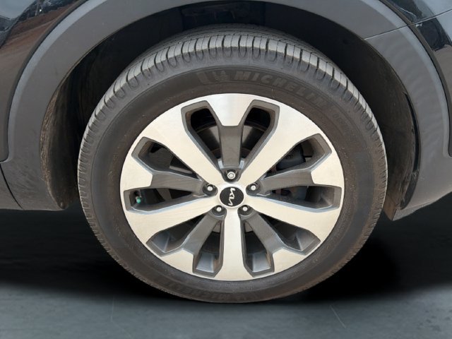 Used 2022 Kia Telluride EX w/ EX Premium Package FWD image 9