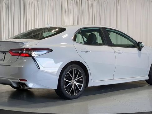 Used 2023 Toyota Camry SE FWD image 10