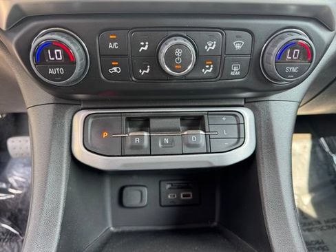 Used 2023 GMC Acadia SLT AWD/4WD image 30