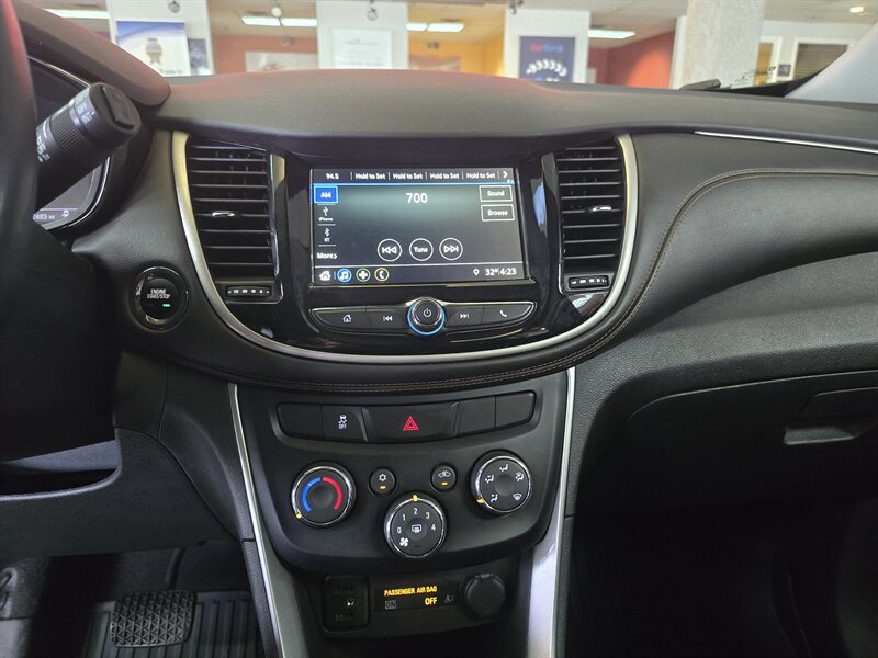 Used 2019 Chevrolet Trax LT w/ LT Convenience Package FWD image 22