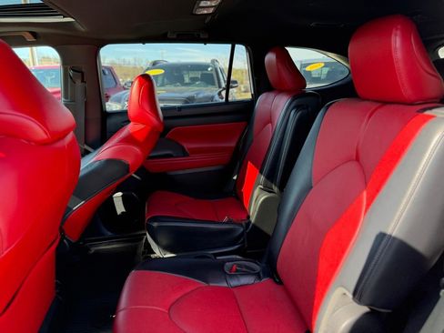 Used 2022 Toyota Highlander XSE image 9