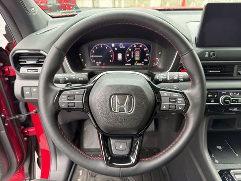Used 2026 Honda Pilot Black Edition image 14