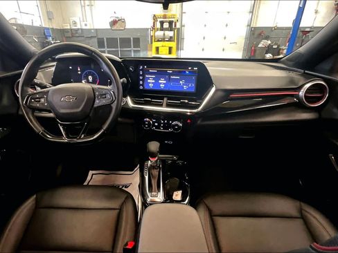 Used 2024 Chevrolet Trax RS w/ Sunroof Package image 21