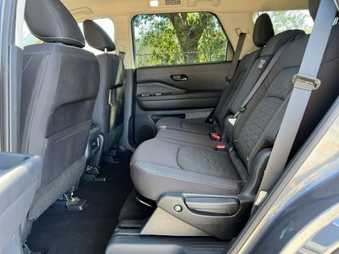 Used 2025 Nissan Pathfinder SV image 27