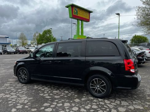 Used 2019 Dodge Grand Caravan GT image 1