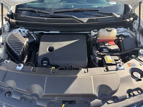 Used 2022 Chevrolet Traverse LT image 35