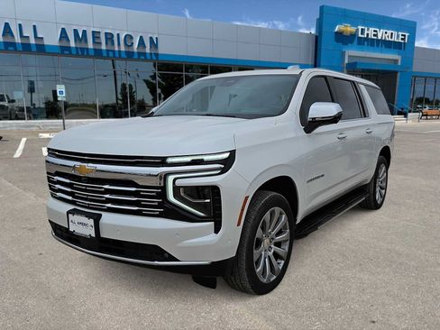 Used 2025 Chevrolet Suburban Premier RWD image 1