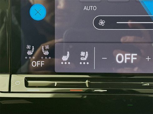 Used 2025 Volkswagen Atlas Cross Sport SEL R-Line image 23