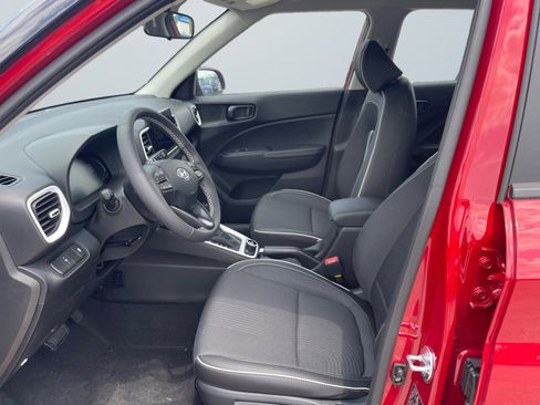 New 2025 Hyundai Venue Limited image 10