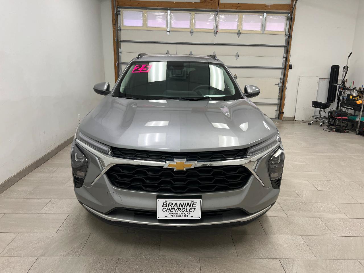 Used 2025 Chevrolet Trax LT FWD image 18