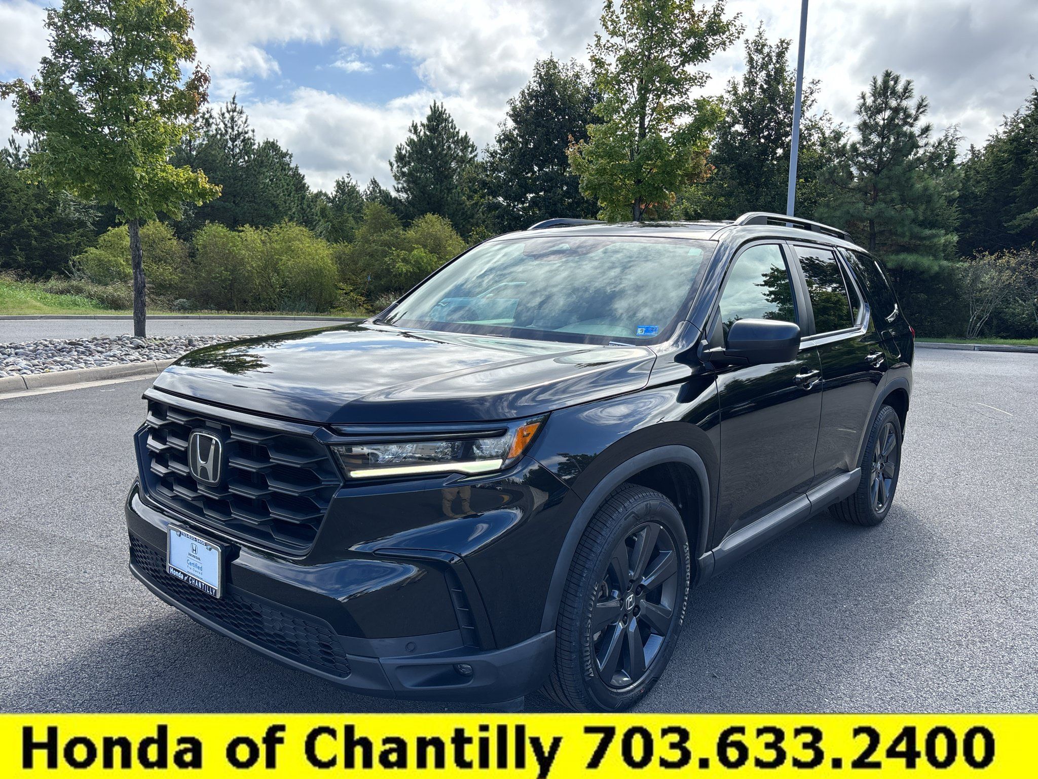 Certified 2025 Honda Pilot Sport image 2