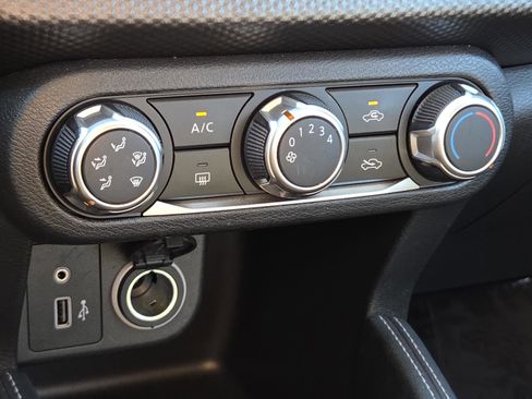 Used 2018 Nissan Kicks S image 26