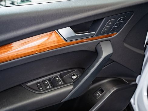 Used 2023 Audi Q5 2.0T Premium w/ Convenience Package image 22