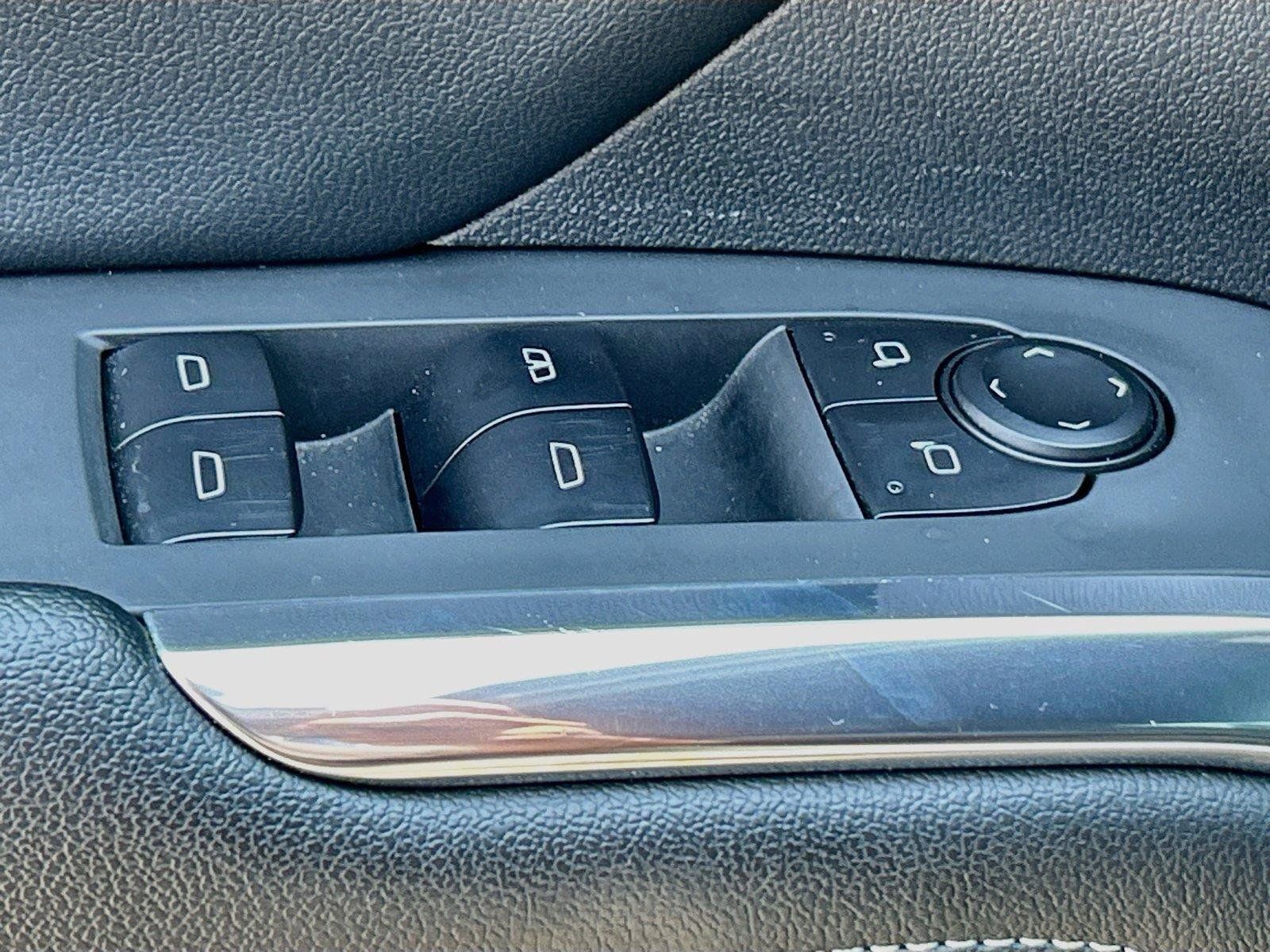 Used 2025 Chevrolet Traverse LT FWD image 25