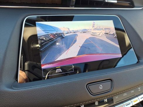 Certified 2023 Cadillac XT4 Luxury w/ Cold Weather Package image 30