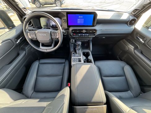 Used 2025 Toyota Land Cruiser Hybrid 5D Wagon 4WD PREMIUM w/ Premium Package image 15