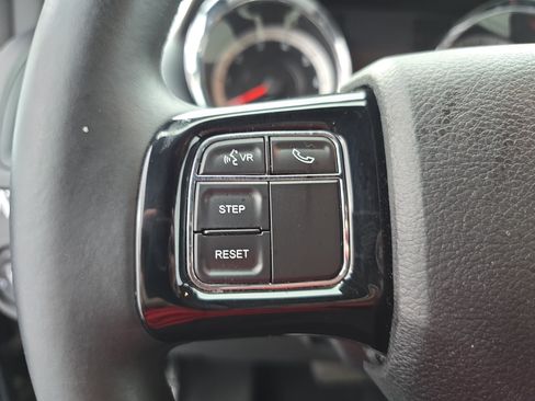 Used 2014 Dodge Grand Caravan SE FWD image 17