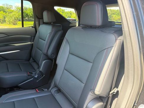 New 2026 Chevrolet Traverse Z71 w/ Driver Confidence Package AWD/4WD image 24