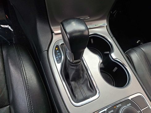 Used 2020 Jeep Grand Cherokee Limited AWD/4WD image 16