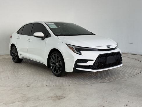 Used 2024 Toyota Corolla SE AWD/4WD image 7