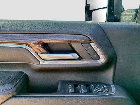 Used 2024 Chevrolet Silverado 2500 LT AWD/4WD image 9