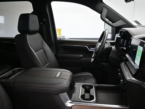 Used 2024 Chevrolet Silverado 2500 High Country w/ High Country Premium Package image 12