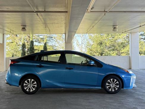 Used 2021 Toyota Prius LE image 8