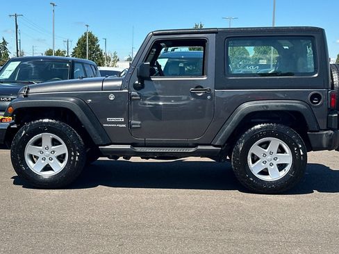 Used 2018 Jeep Wrangler Sport w/ Connectivity Group AWD/4WD image 7