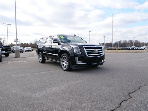 Used 2018 Cadillac Escalade ESV Premium Luxury image 9