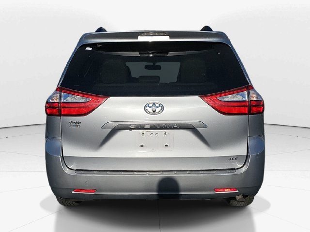 Used 2016 Toyota Sienna XLE FWD image 4