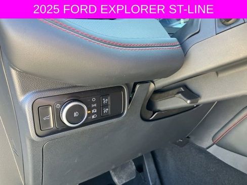 Used 2025 Ford Explorer ST-Line w/ ST-Line Street Pack image 27