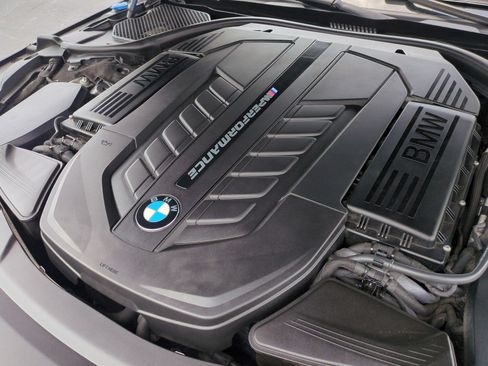Used 2022 BMW M760i xDrive AWD/4WD image 47