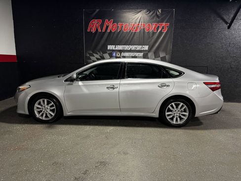 Used 2013 Toyota Avalon XLE w/ Preferred Accessory Package FWD image 2