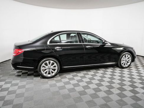 Used 2018 Mercedes-Benz E 400 4MATIC Sedan image 2