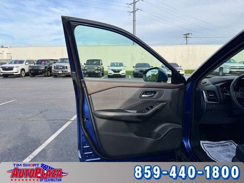 Used 2023 Nissan Rogue SV AWD/4WD image 49