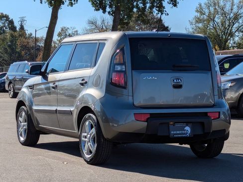 Used 2011 Kia Soul + w/ Audio Pkg image 10