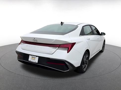 Used 2025 Hyundai Elantra Limited image 15