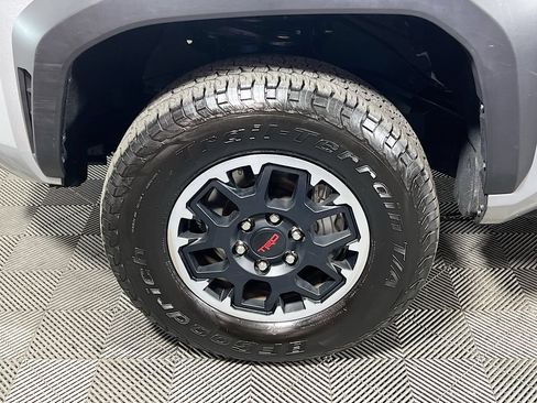 Certified 2025 Toyota Tacoma TRD Off-Road AWD/4WD image 26
