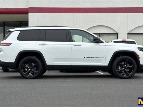 Used 2023 Jeep Grand Cherokee L Laredo AWD/4WD image 3