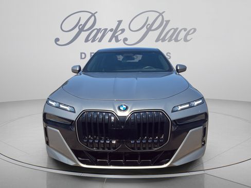 Used 2024 BMW 760i xDrive w/ Executive Package AWD/4WD image 9