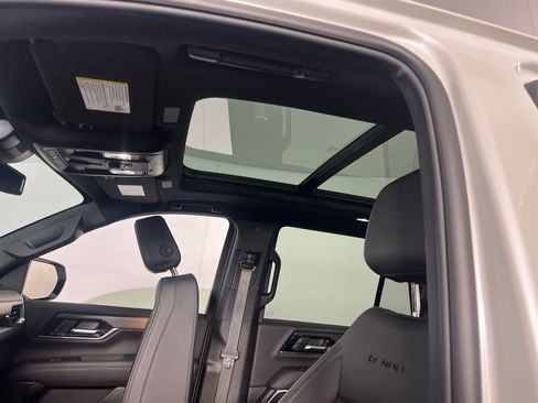 Used 2025 GMC Yukon Denali image 25