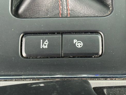 Used 2019 Ford F150 Platinum w/ Equipment Group 701A Luxury image 30