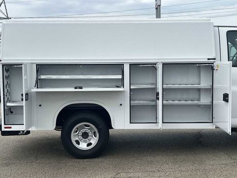 New 2025 GMC Savana 3500 w/ Power Convenience Package image 27