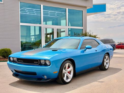 Used 2009 Dodge Challenger SRT8 w/ SRT Option Group II RWD image 15