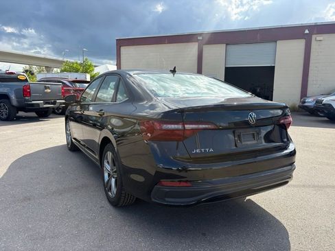 Used 2024 Volkswagen Jetta SE FWD image 5
