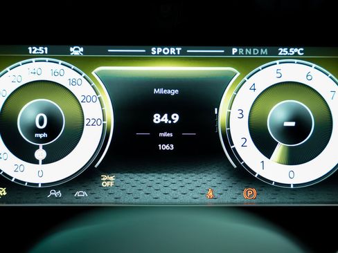 Used 2025 Aston Martin V8 Vantage Coupe RWD image 49